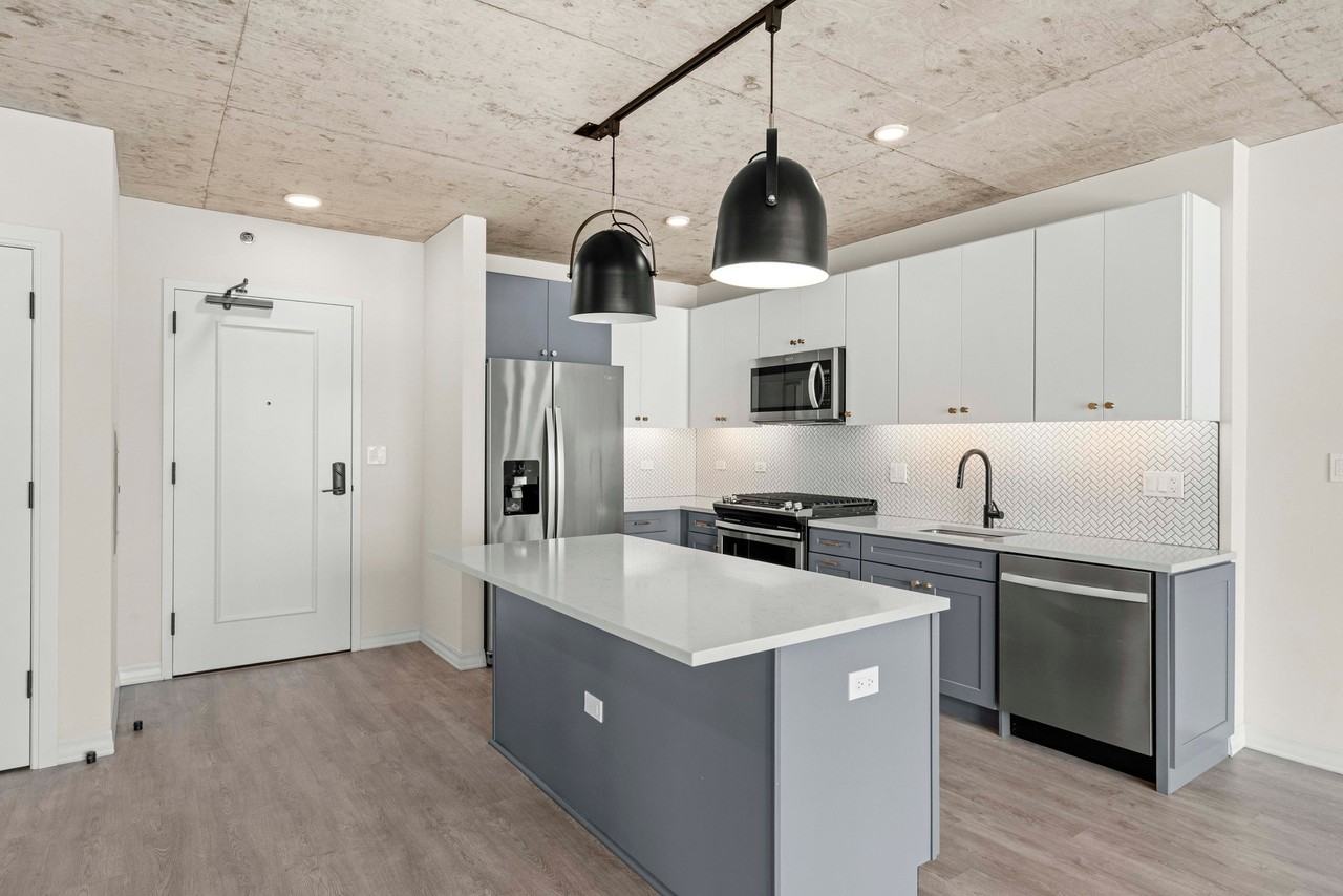 173 W Huron St - Photo 3 of 18