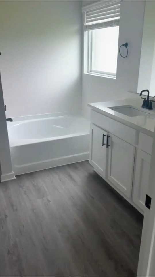 2117 Clarke Ave - Photo 4 of 10