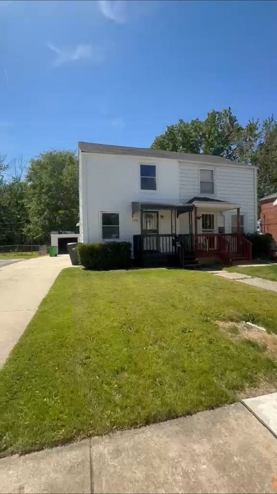 1550 E 256th St - Photo 2 of 7