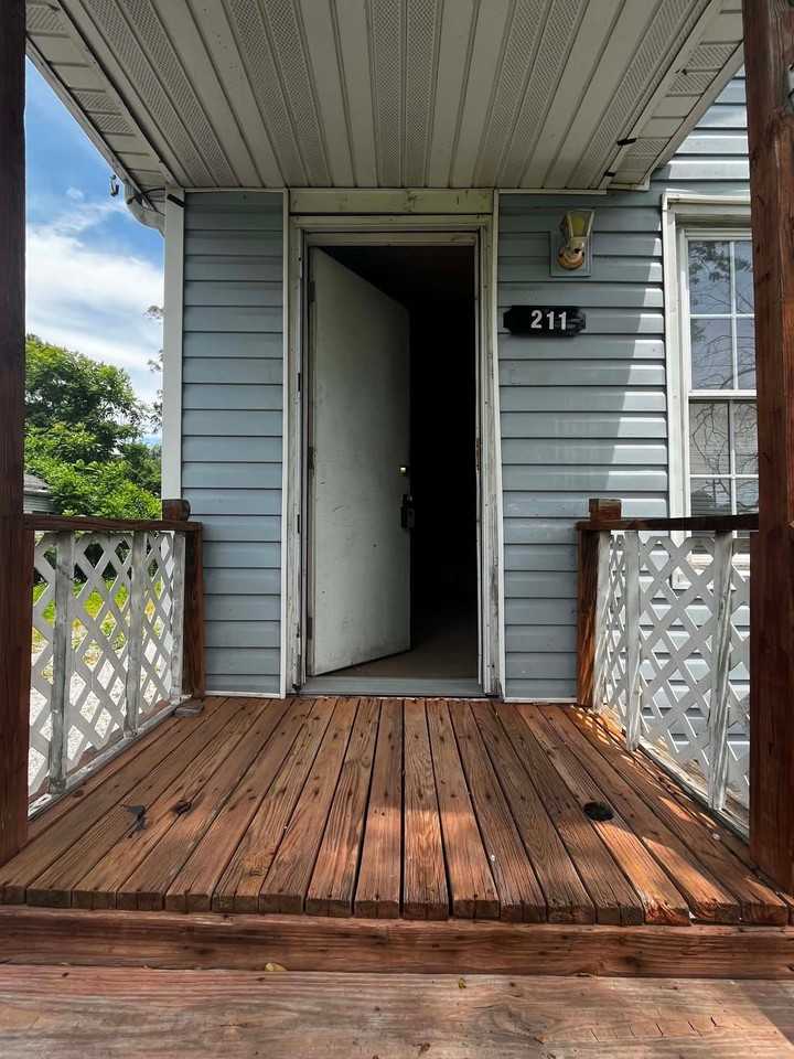 211 Judith Ln - Photo 2 of 21