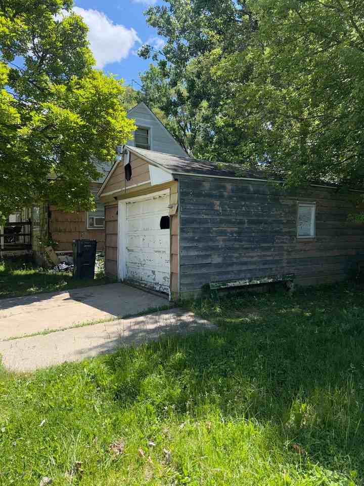 411 W Marengo Ave - Photo 3 of 18