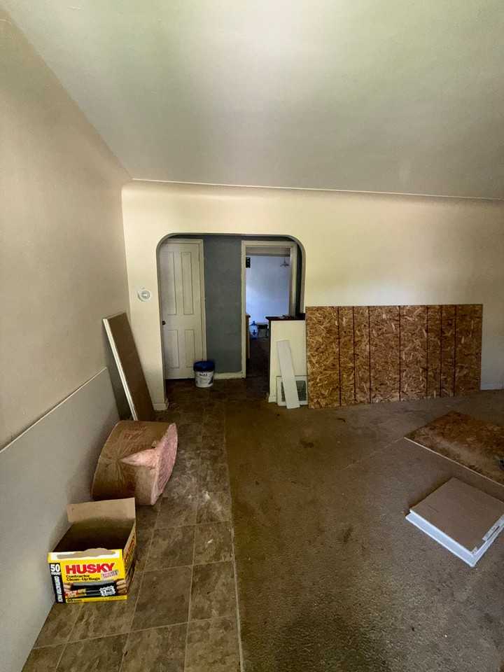 411 W Marengo Ave - Photo 5 of 18
