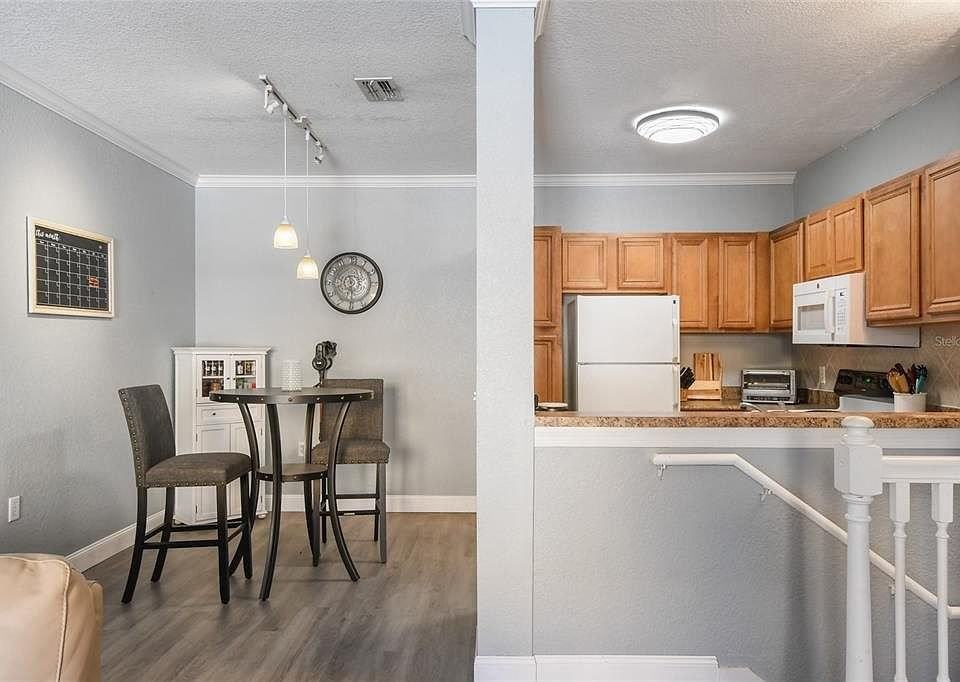 6131 Metrowest Blvd #32 - Photo 7 of 19