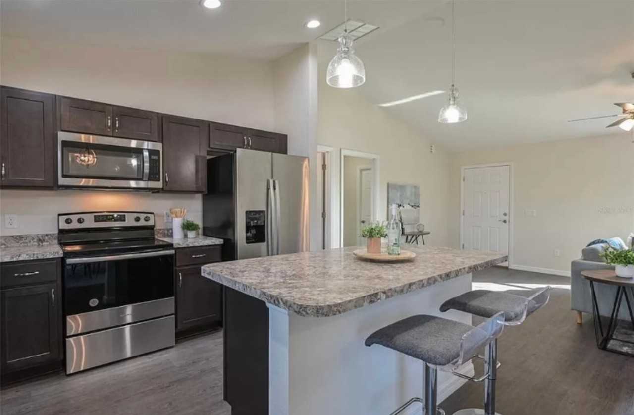 3920 Sw 138th St - Photo 5 of 17