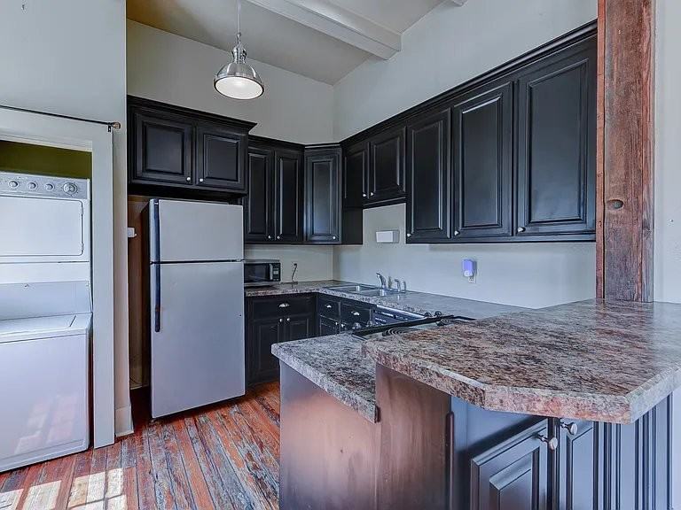 756 Europe St - Photo 6 of 14