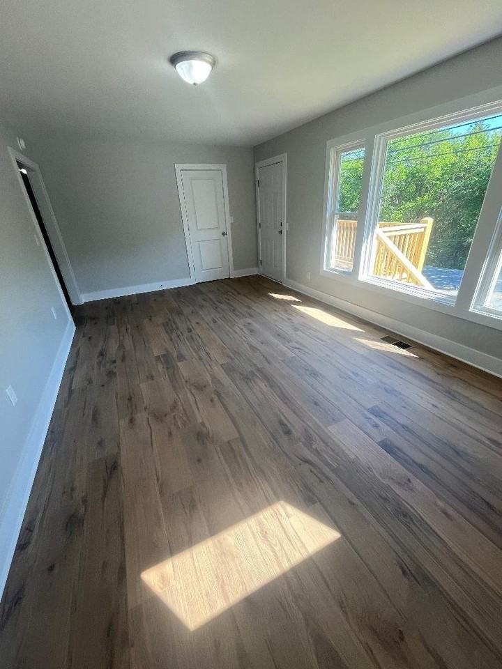 1342 Main St N - Photo 2 of 14