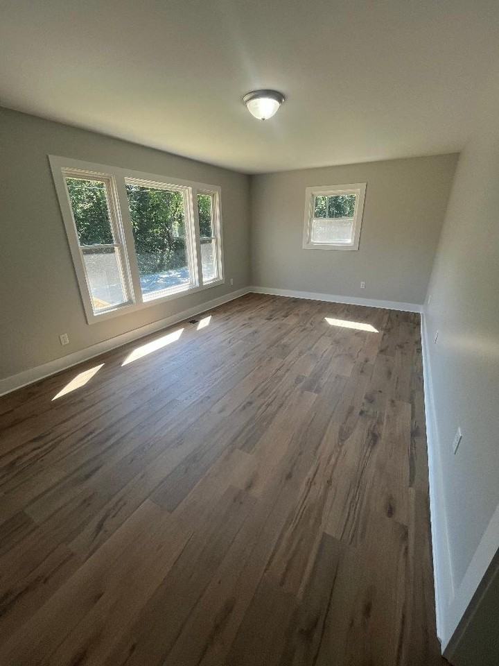 1342 Main St N - Photo 3 of 14