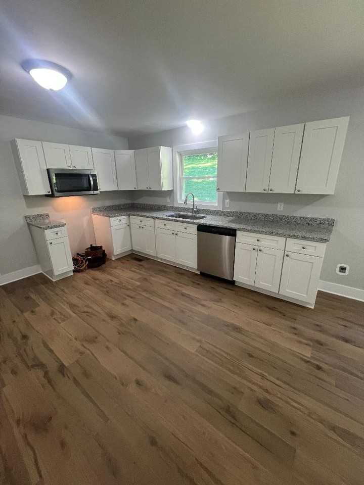 1342 Main St N - Photo 4 of 14