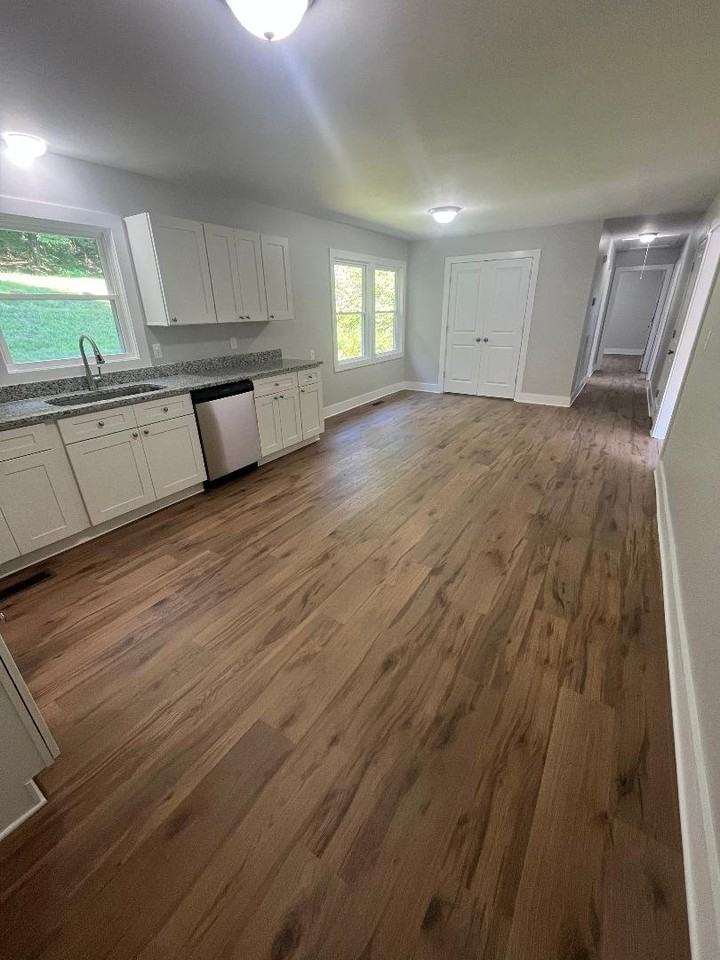 1342 Main St N - Photo 5 of 14