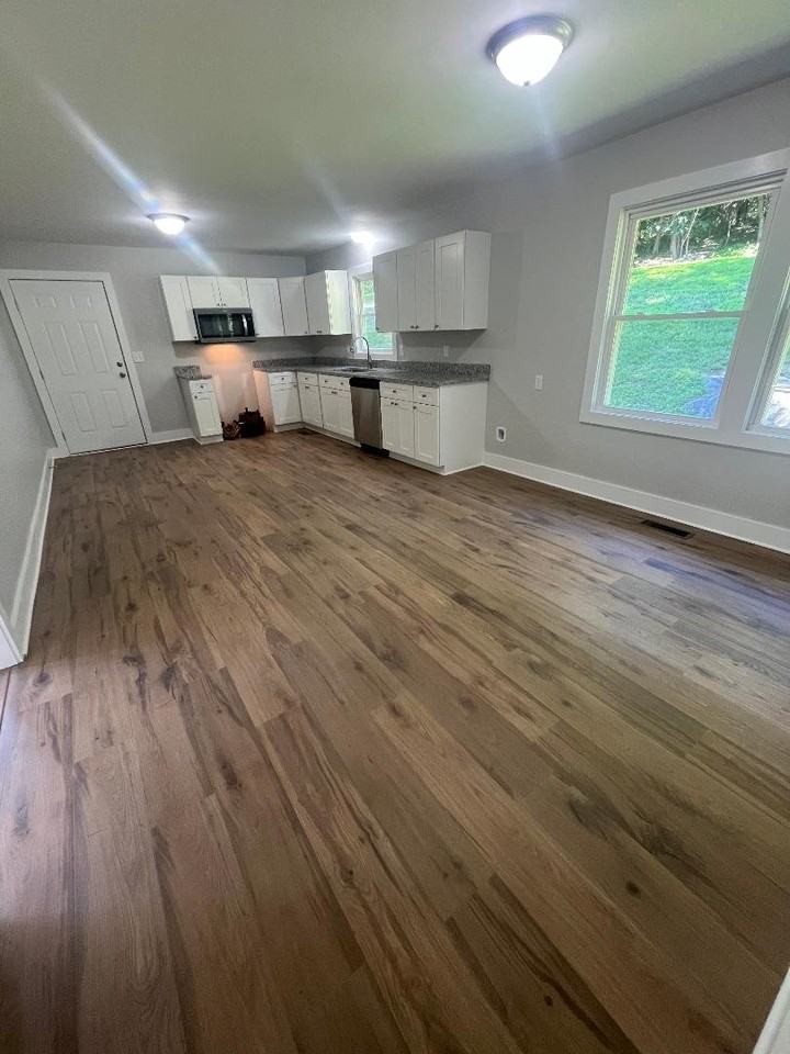 1342 Main St N - Photo 6 of 14