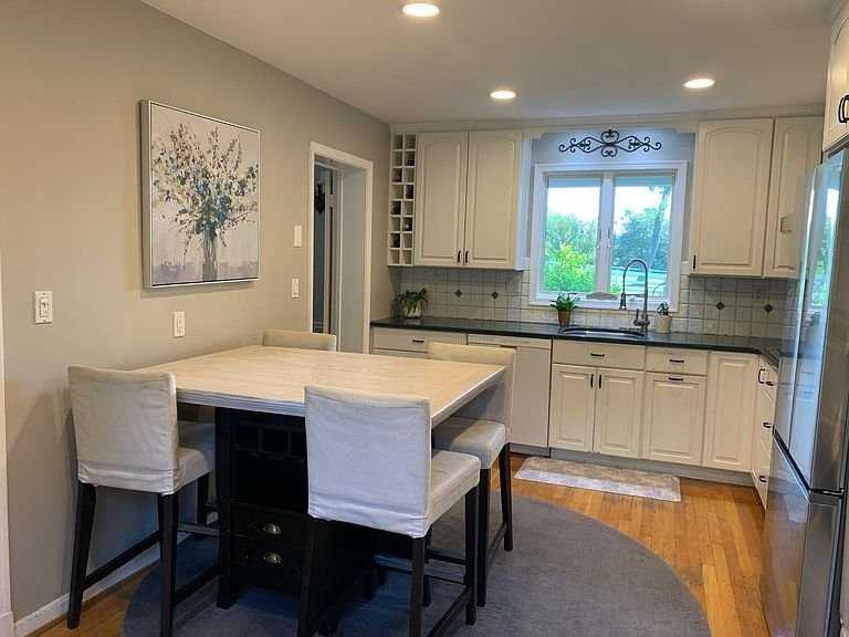10740 River Rd - Photo 2 of 5