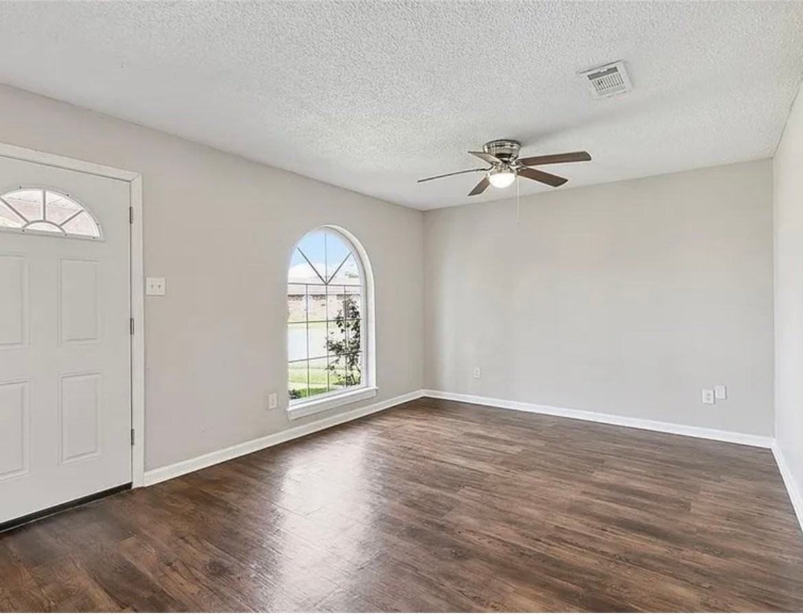 1105 Warren Dr - Photo 2 of 15