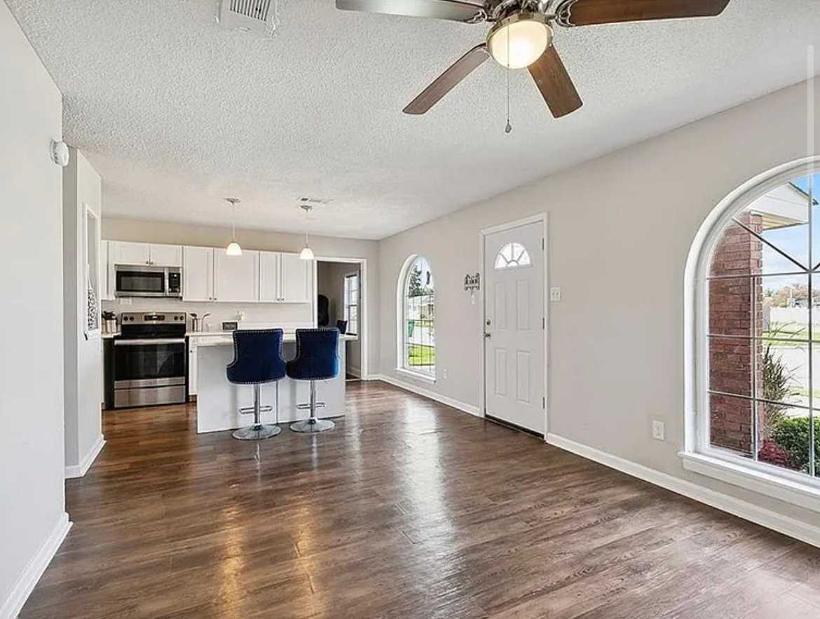 1105 Warren Dr - Photo 3 of 15