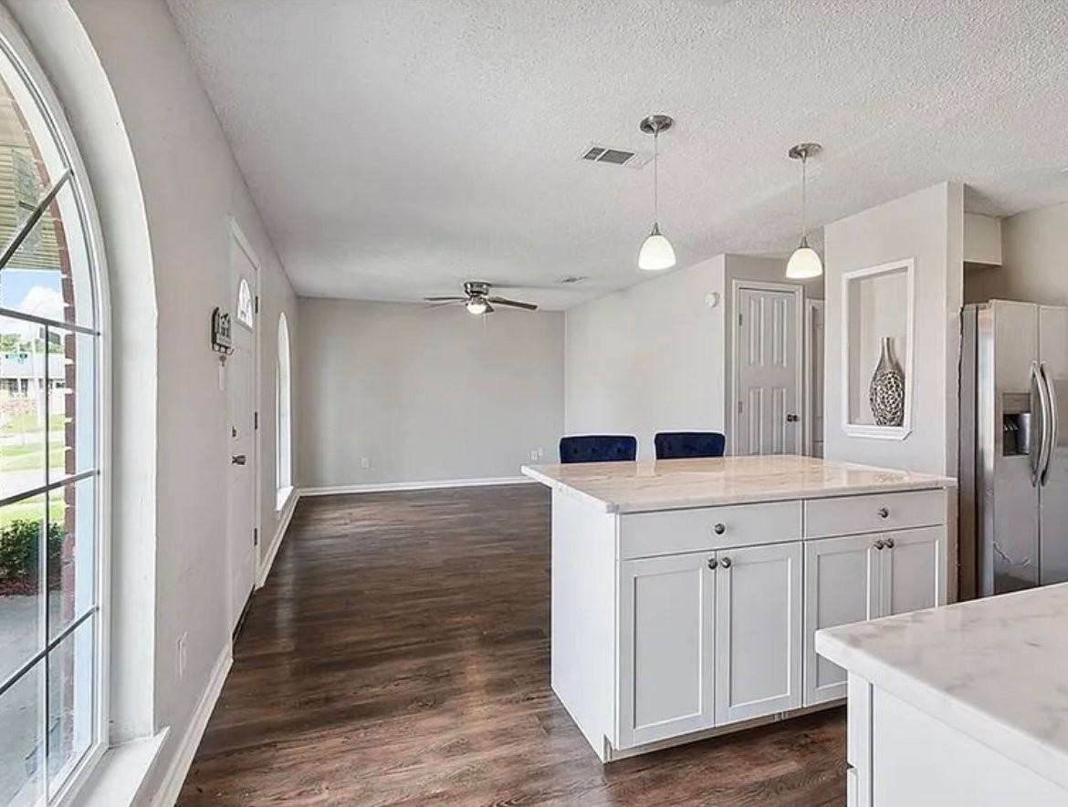 1105 Warren Dr - Photo 4 of 15