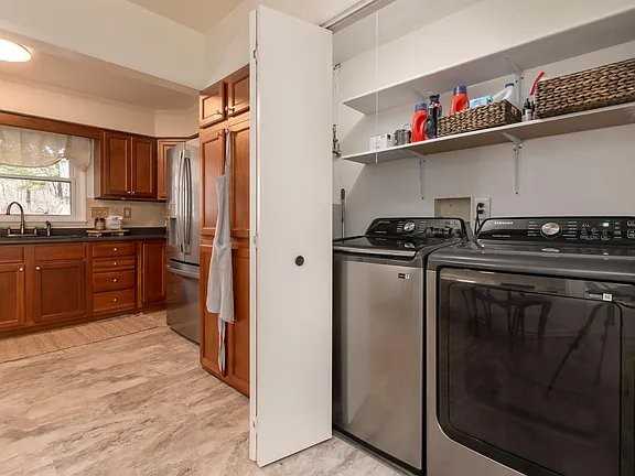 609 S Emerald Ln - Photo 3 of 5