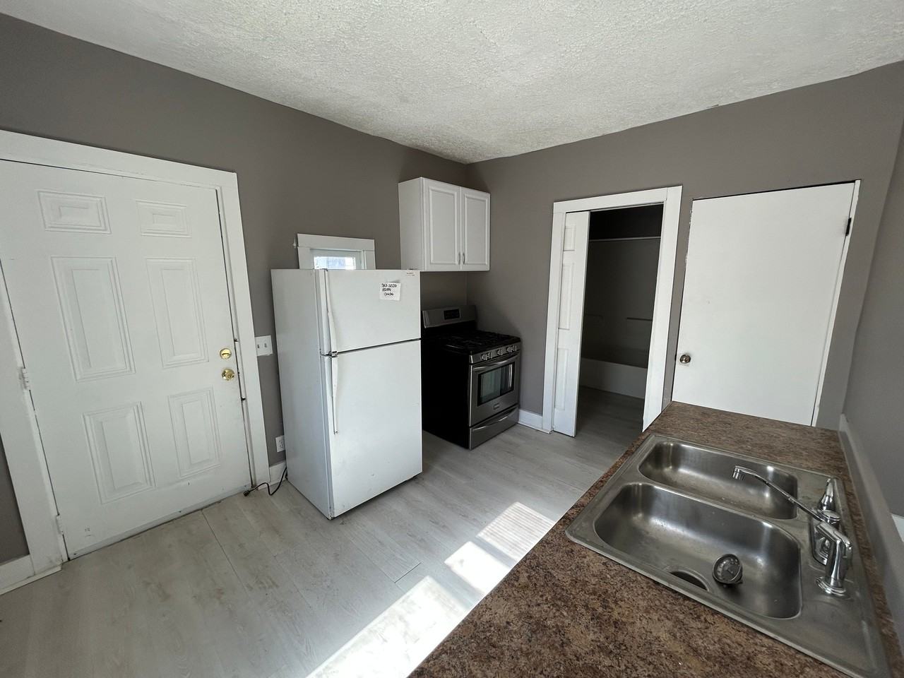 6818 Morgan Ave - Photo 2 of 30