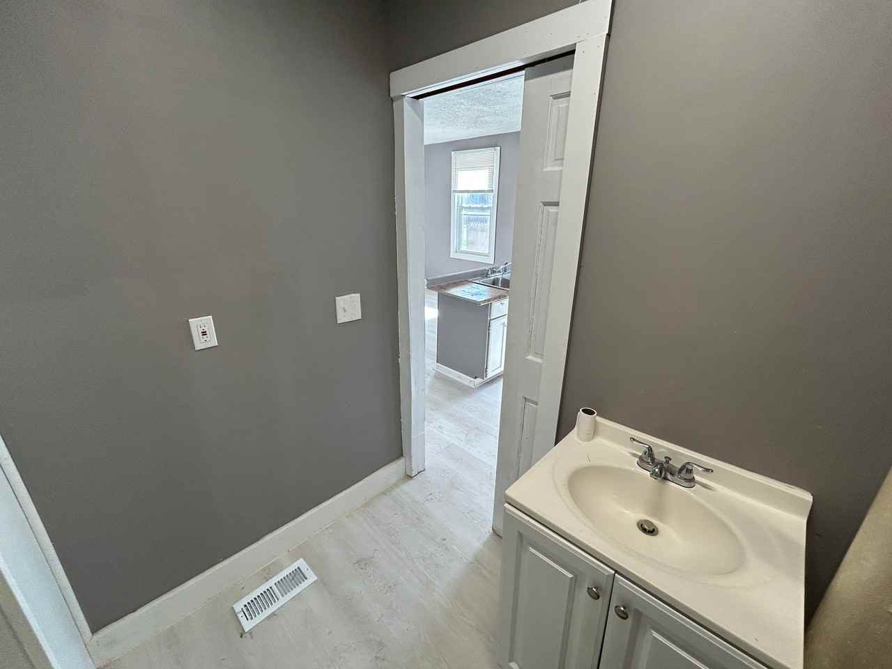 6818 Morgan Ave - Photo 4 of 30