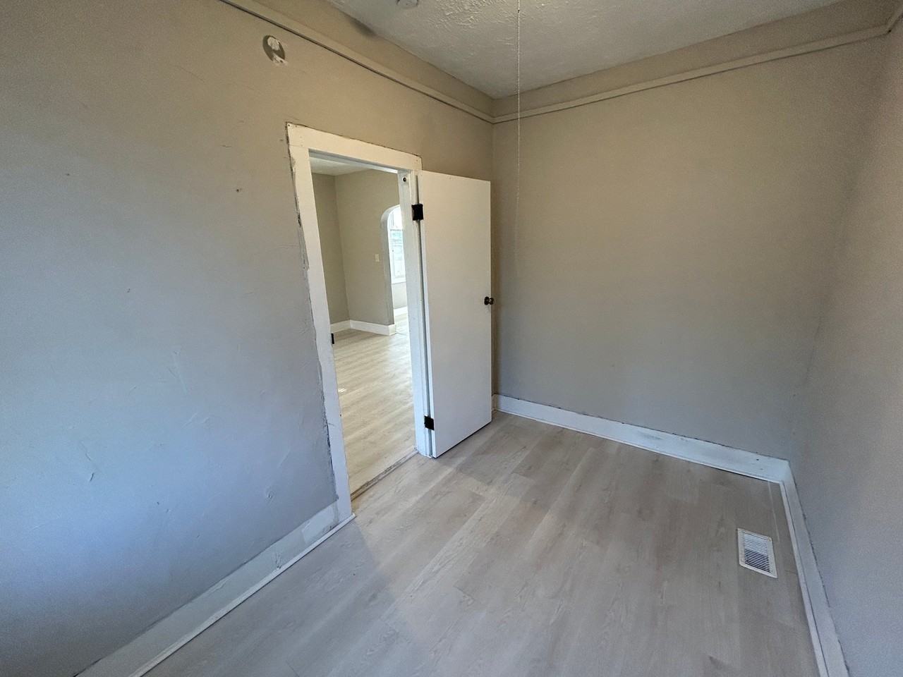 6818 Morgan Ave - Photo 7 of 30