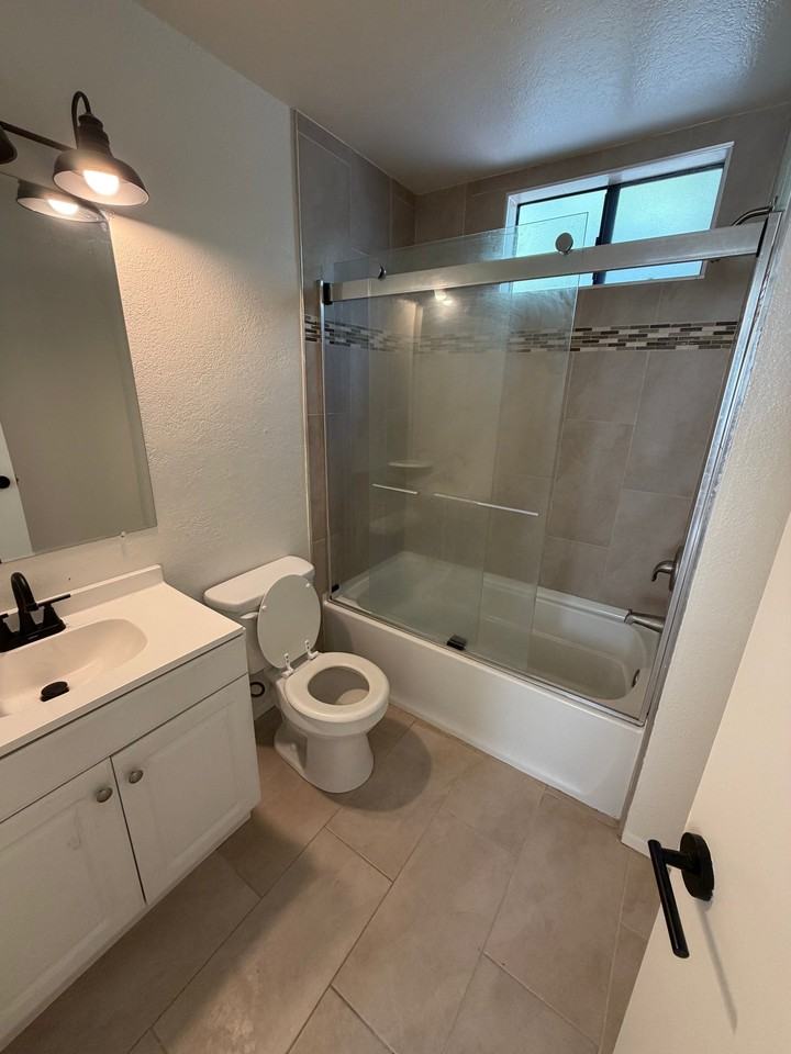 1801 W Victory Blvd #109 - Photo 6 of 12
