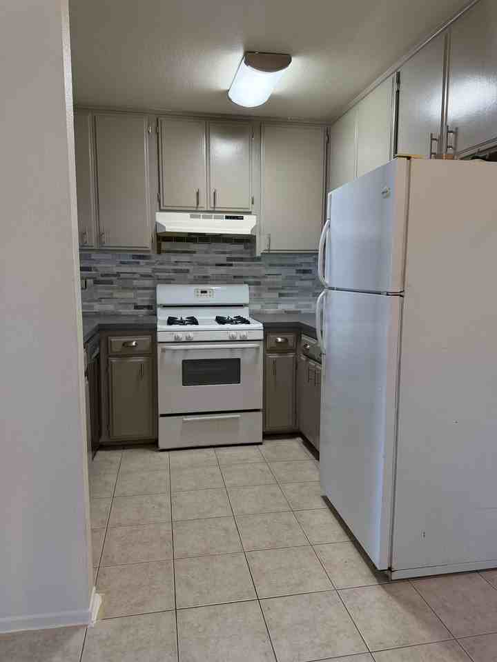 1801 W Victory Blvd #109 - Photo 7 of 12