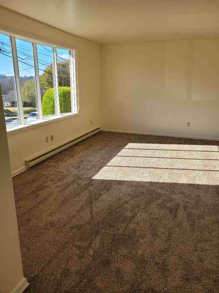 107 W 26th St - Photo 3 of 6
