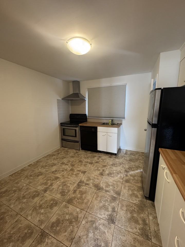 89 Rue Bagot - Photo 3 of 10
