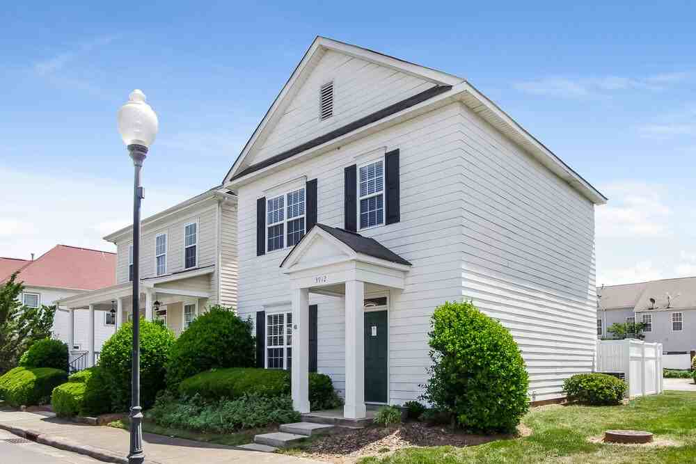 3912 Sages Ave - Photo 4 of 16