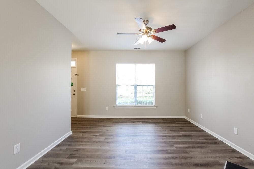 3912 Sages Ave - Photo 5 of 16