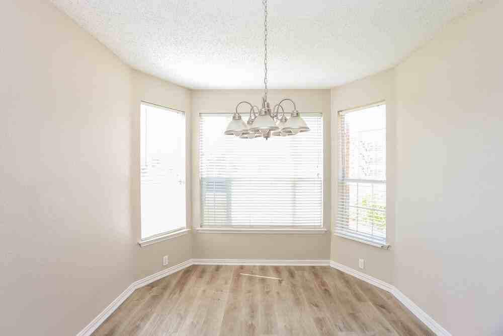 3404 Roddy Dr - Photo 5 of 17