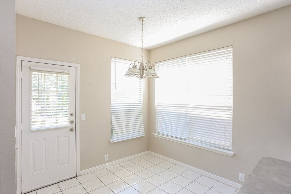 3404 Roddy Dr - Photo 6 of 17