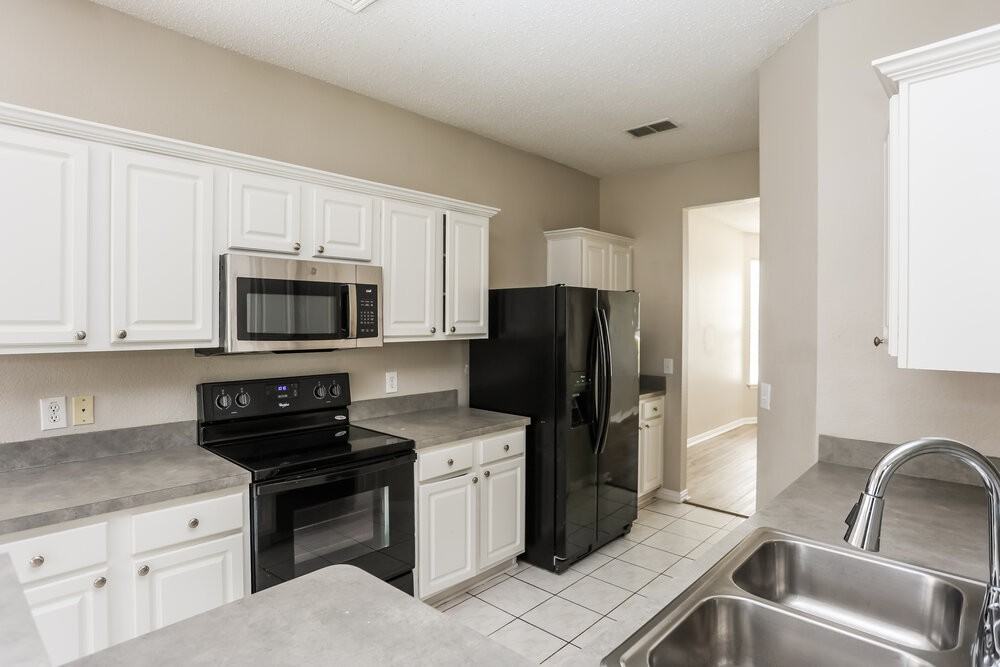 3404 Roddy Dr - Photo 7 of 17