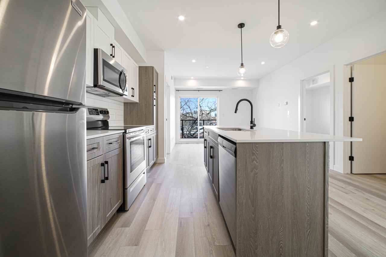 196 Colony Street - Photo 7 of 33