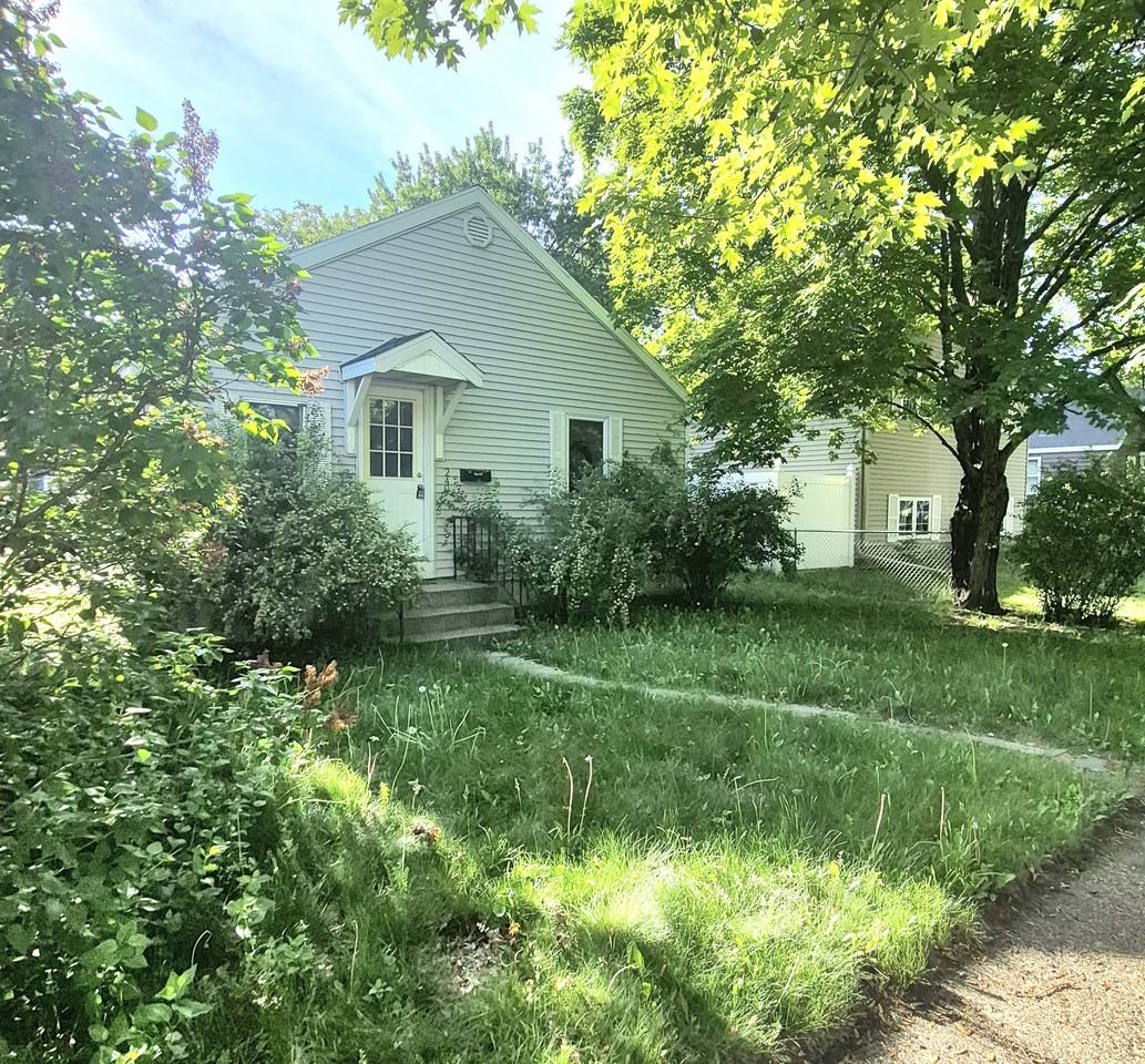 240 36th Ave N #NA - Photo 2 of 10