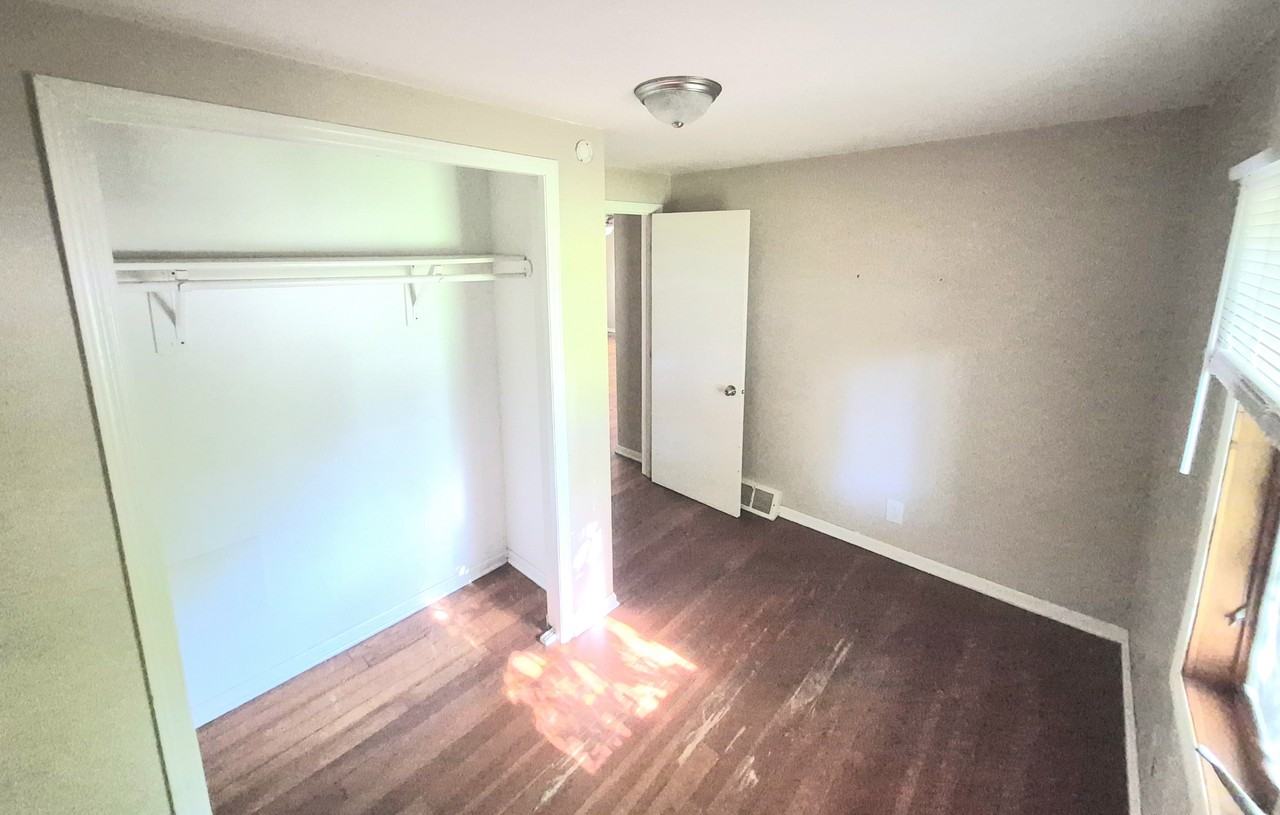240 36th Ave N #NA - Photo 3 of 10