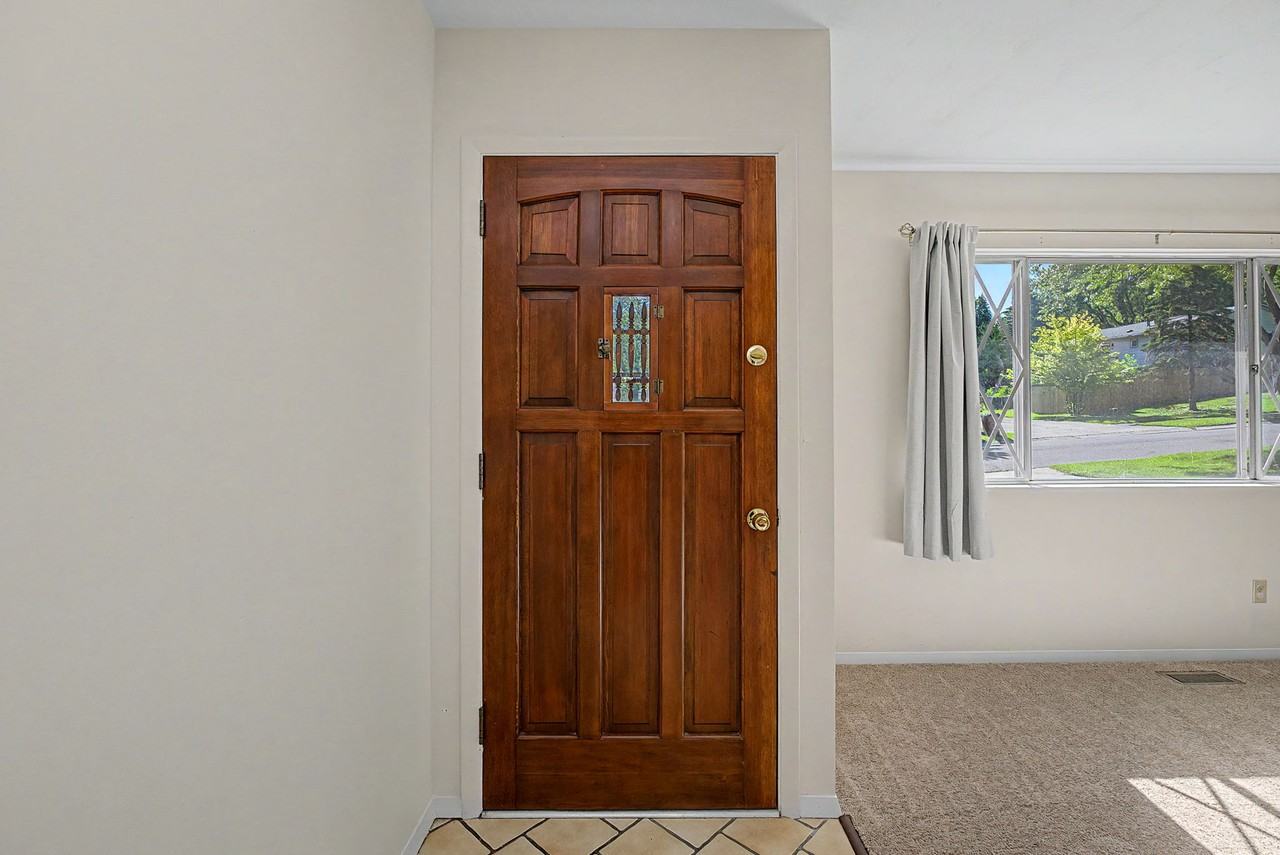 819 Gleneagle Dr #NA - Photo 5 of 34