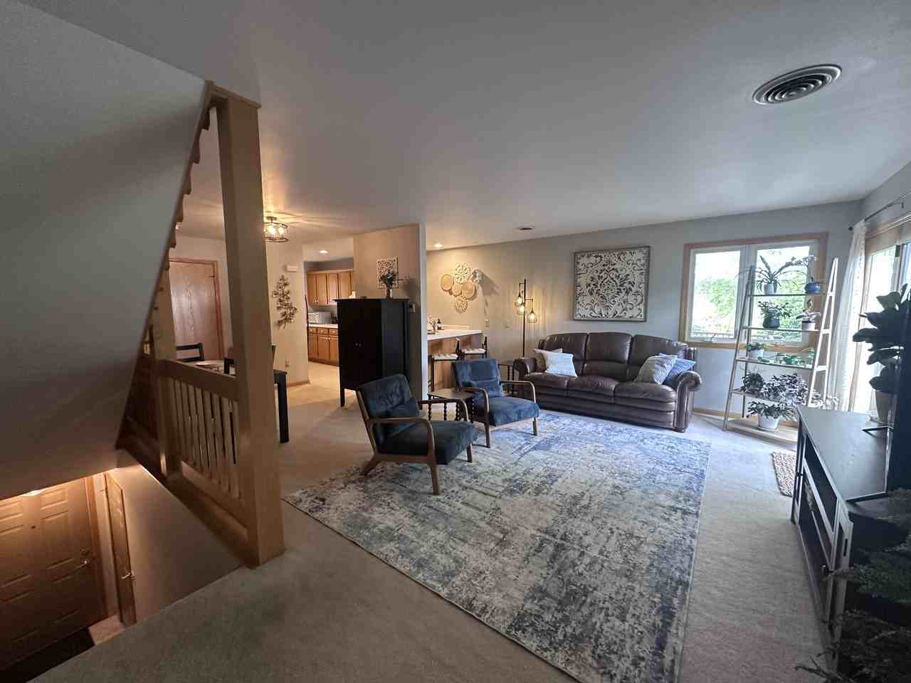 442 Meadowridge Cir - Photo 5 of 25