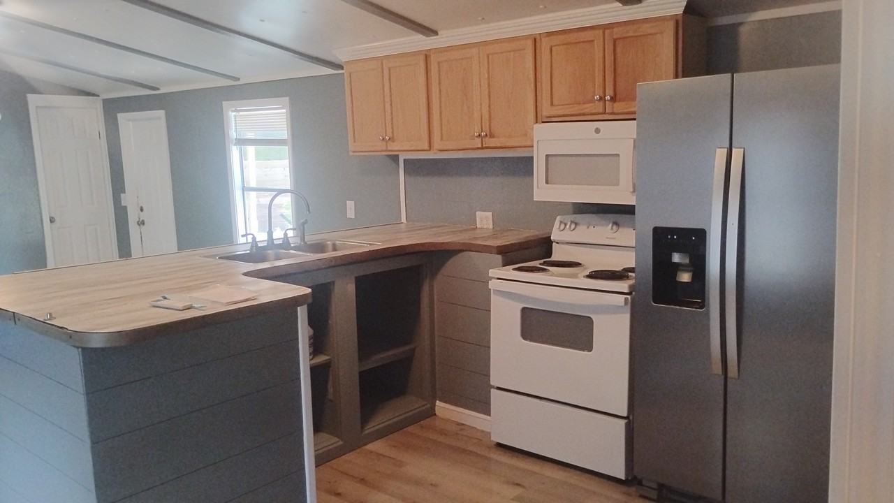 800 Denton Blvd Nw #NA - Photo 2 of 7