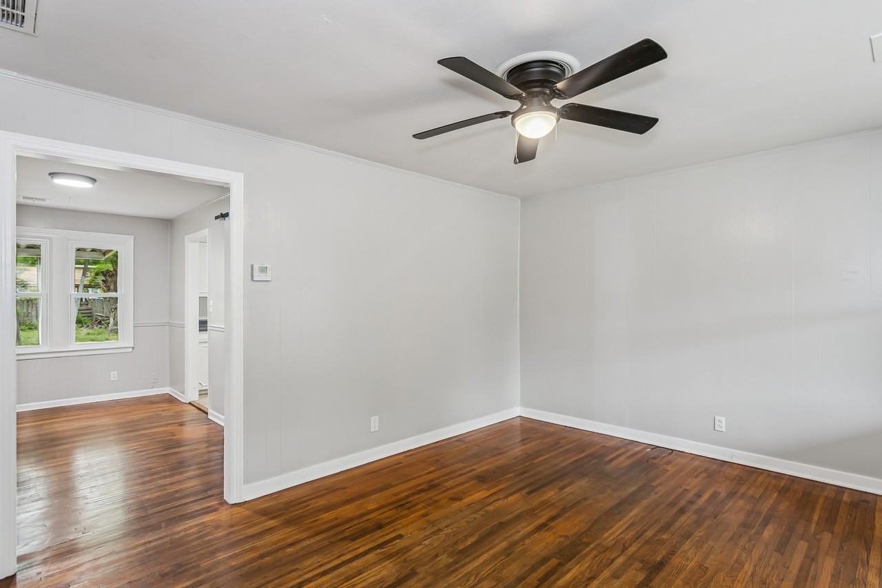 229 S Edwards St #NA - Photo 3 of 16