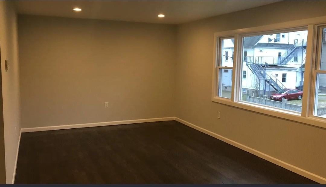 1113 Julia St #2 - Photo 3 of 12