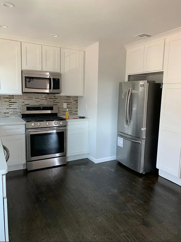 1113 Julia St #2 - Photo 5 of 12