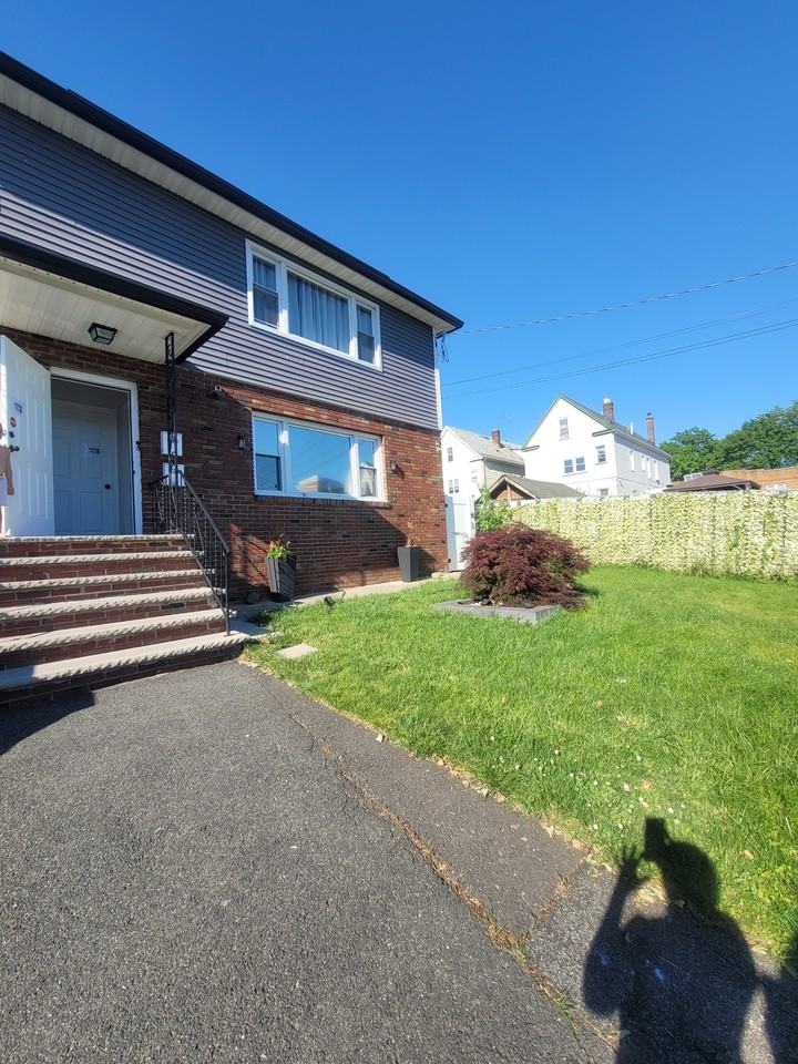 1113 Julia St #2 - Photo 7 of 12