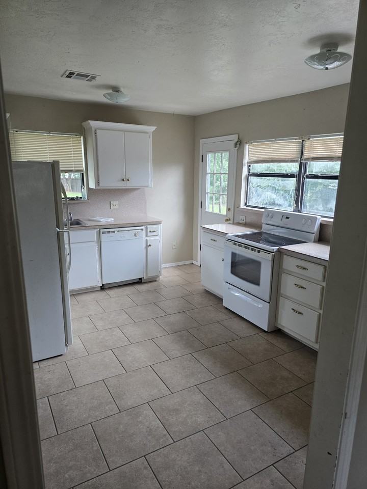 10905 Ne 17th St #NA - Photo 6 of 10