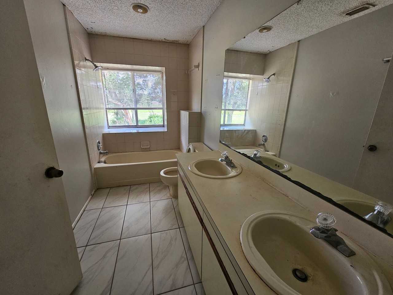 6560 Whirlaway Cir - Photo 3 of 5