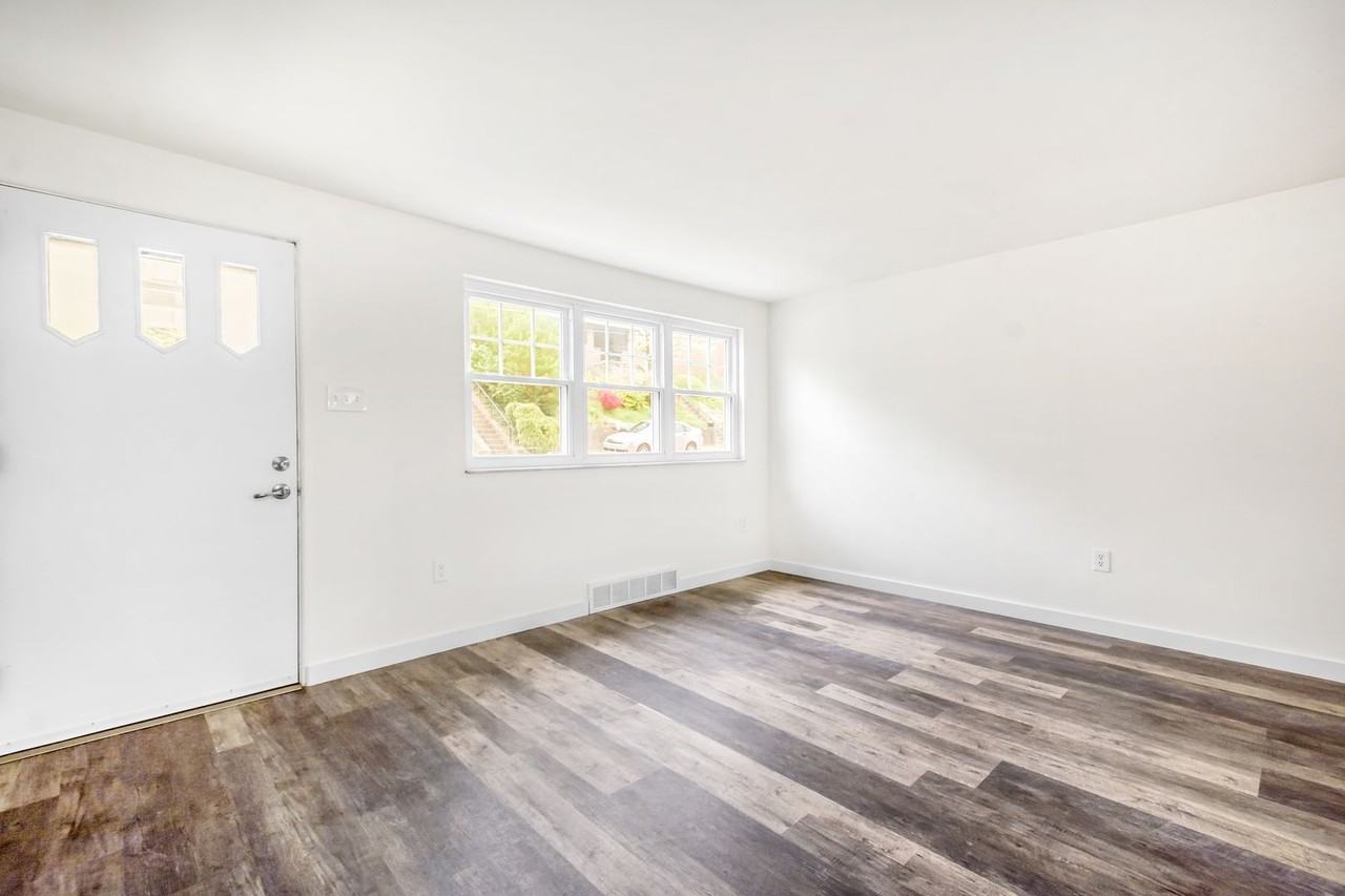 2126 Fairland St - Photo 4 of 20