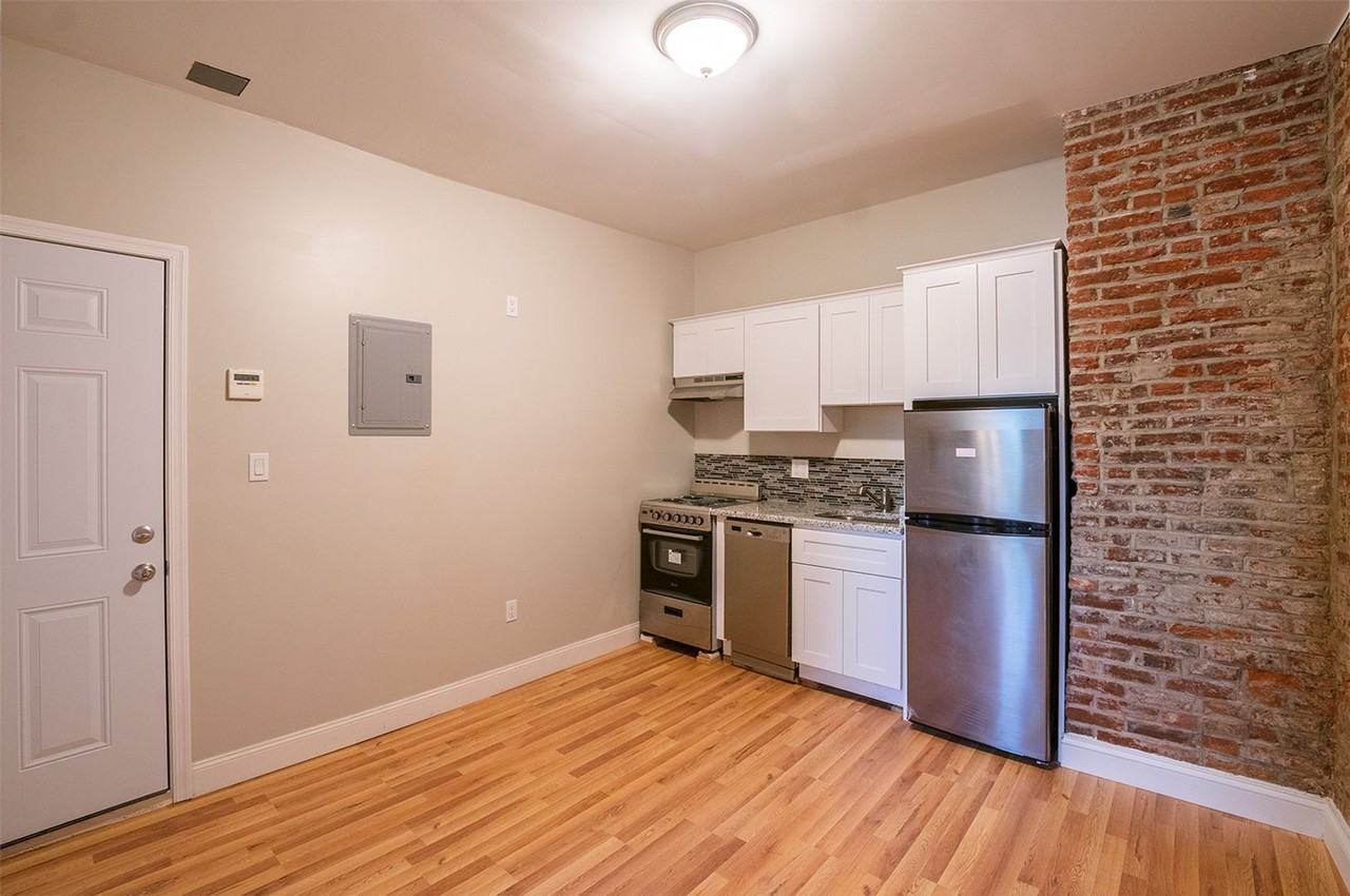 1126 E Passyunk Ave - Photo 2 of 21