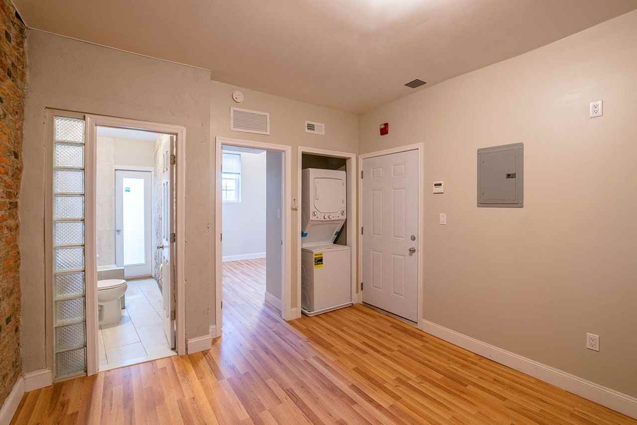 1126 E Passyunk Ave - Photo 4 of 21