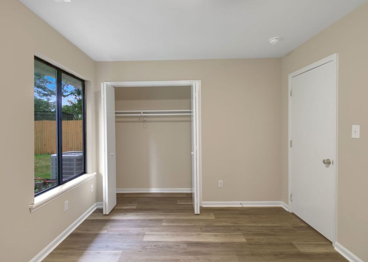106 Brenda Dr - Photo 3 of 11