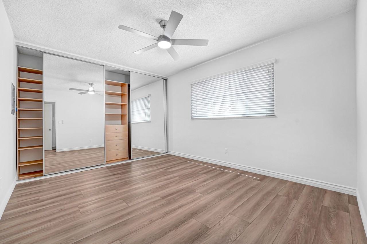 402 Montana Ave in Santa Monica - Photo 2 of 4