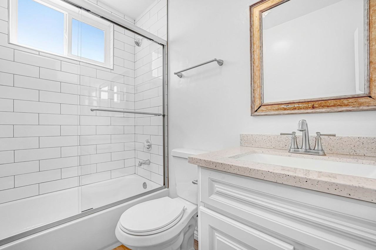 402 Montana Ave in Santa Monica - Photo 3 of 4