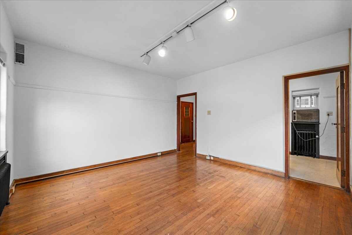 342 S Highland Ave #11B - Photo 4 of 17